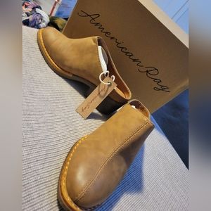 American Rag Segovia size 6 nwt. Slip on mule clog.